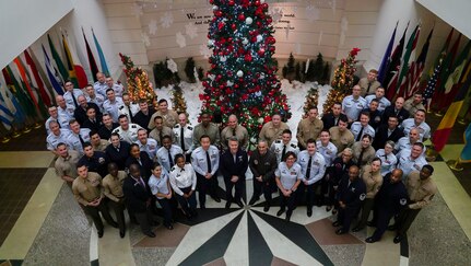 A class portrait of GATEWAY Class 23-1 at the National Defense University featuring Senior Enlisted Advisor to the Chairman U.S. Air Force SEAC Ramón Colón-López.