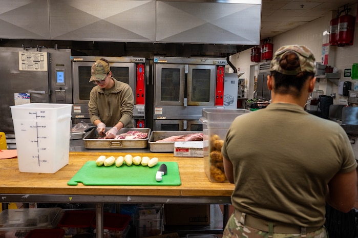 Airmen prepare food
