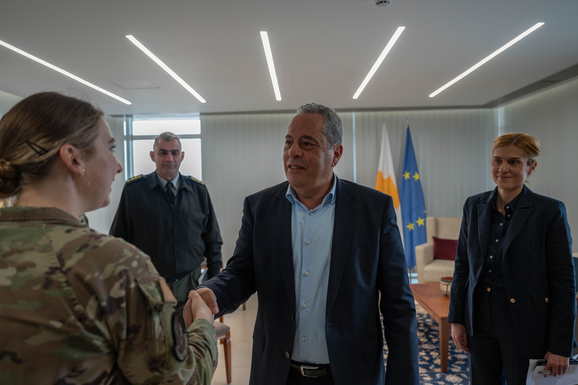 Flight commander meets Minister of Defence
