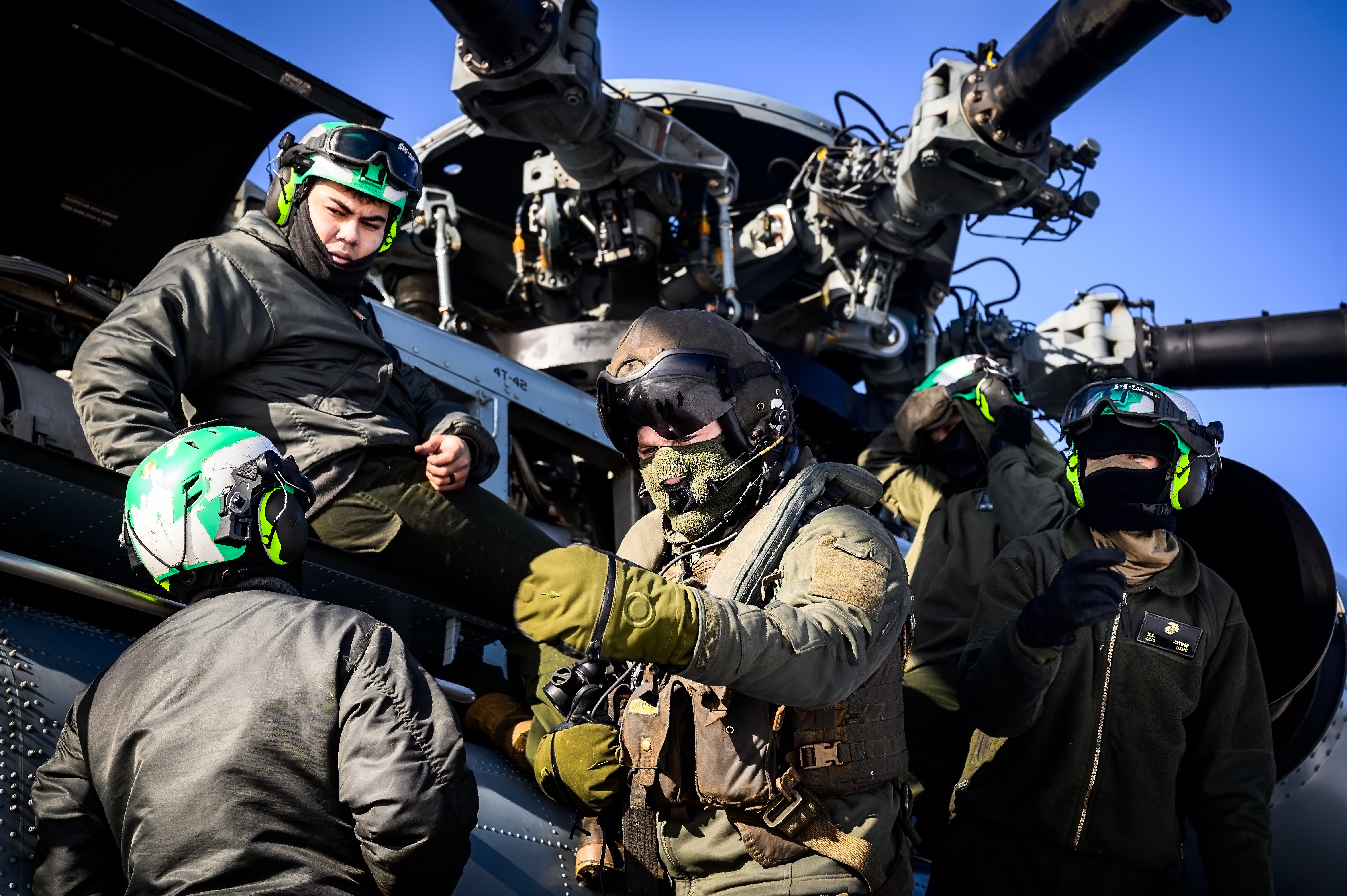 Joint Forces collaborate in heavy-lift operation