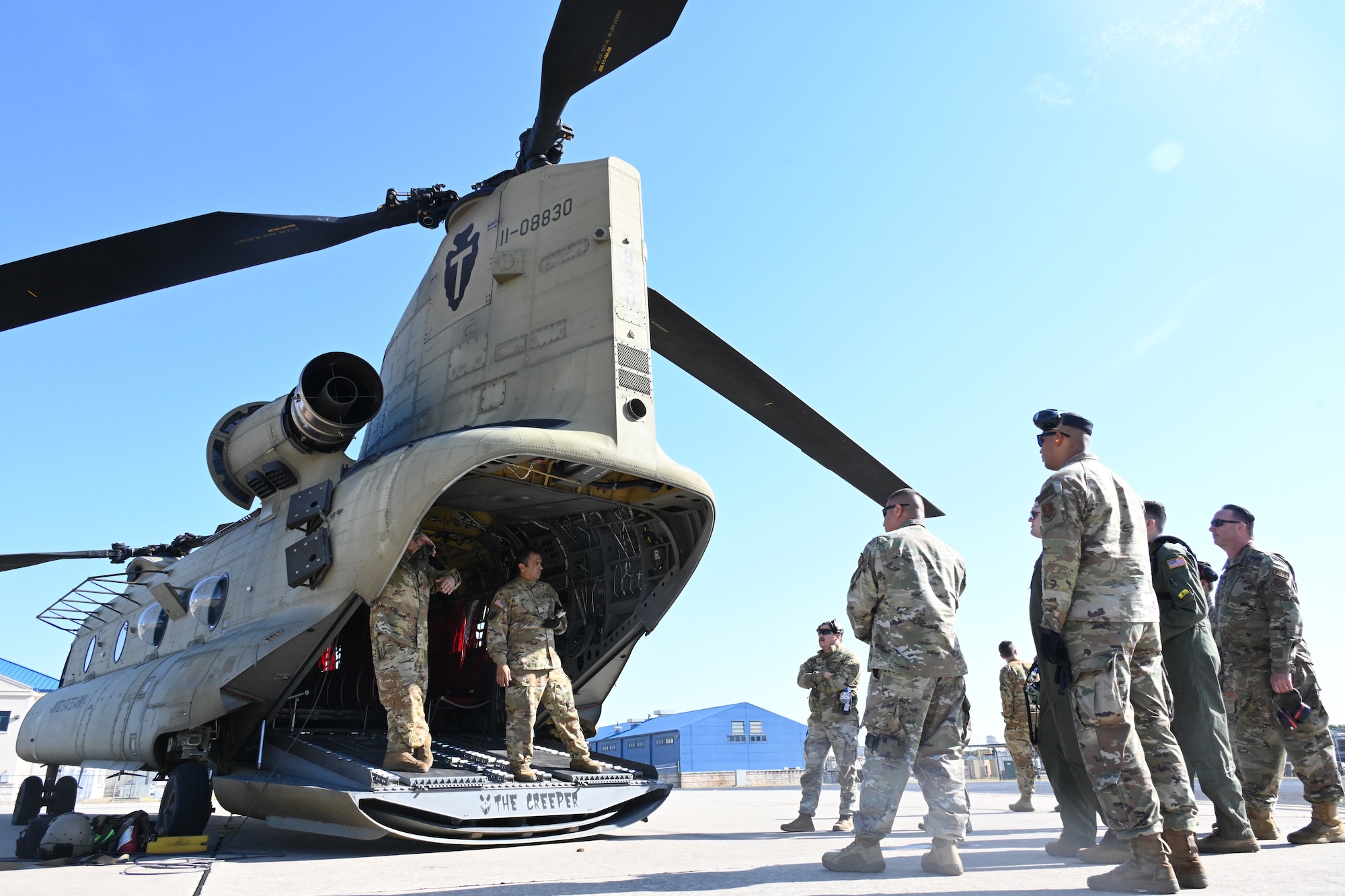 Airmen receive Chinook helicopter training