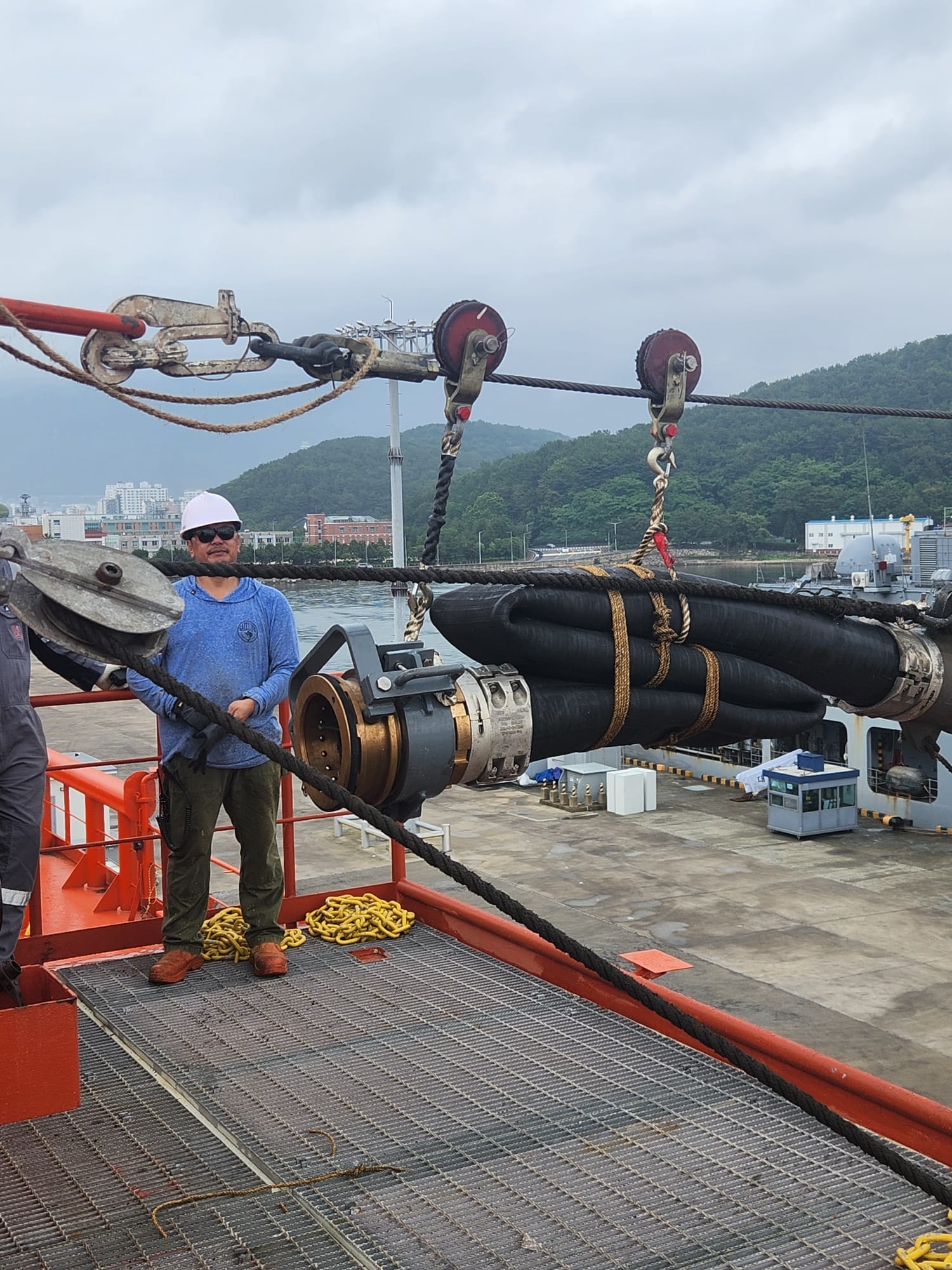 Republic of Korea’s Cheonji-class fast combat support ship ROKS Daecheong (AOE-58) connects its fuel line to Military Sealift Command’s commercial charter oiler MT Allied Pacific during conducted a simulated consolidated cargo replenishment at sea (CONSOL), at Chinhae, June 18, 2025. (Courtesy photo)
