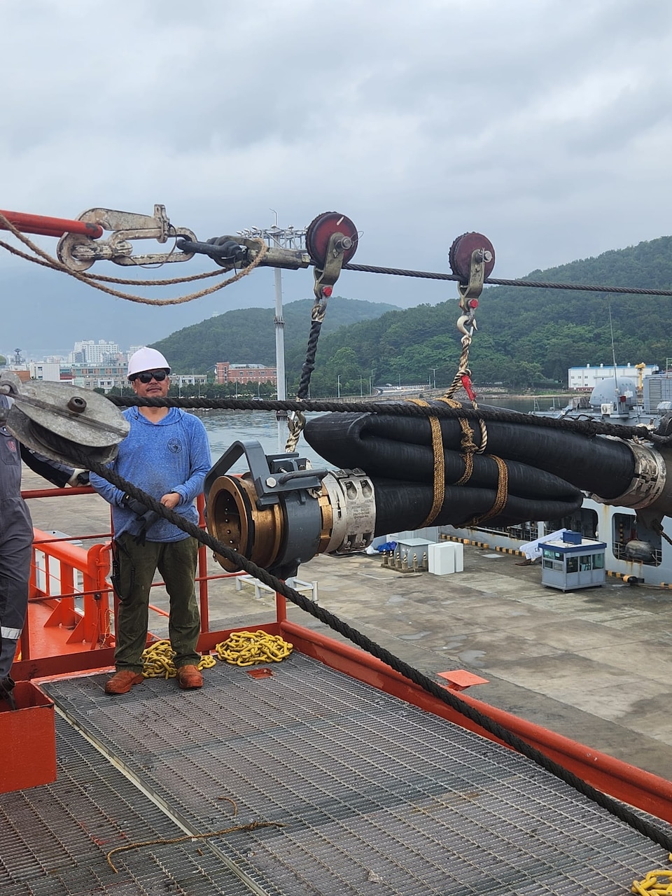 Republic of Korea’s Cheonji-class fast combat support ship ROKS Daecheong (AOE-58) connects its fuel line to Military Sealift Command’s commercial charter oiler MT Allied Pacific during a simulated consolidated cargo replenishment at sea (CONSOL), at Chinhae, June 18, 2025. (Courtesy photo)