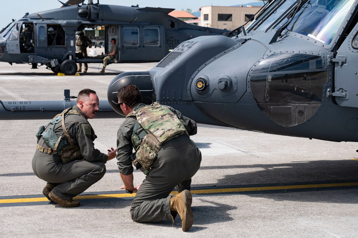 31st command team HH-60W fini flight > Aviano Air Base > Display