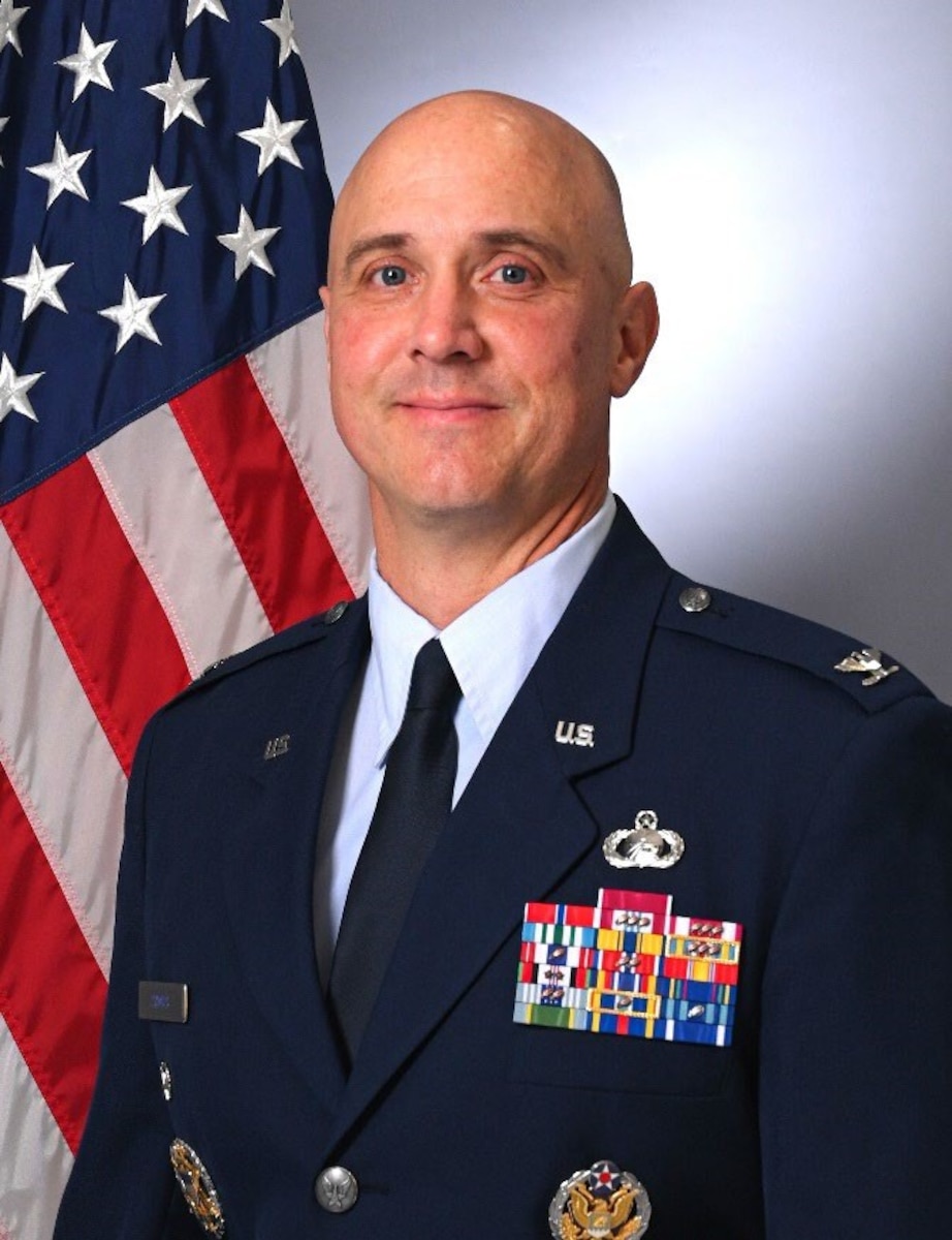 Col. Randy Combs official bio photo.