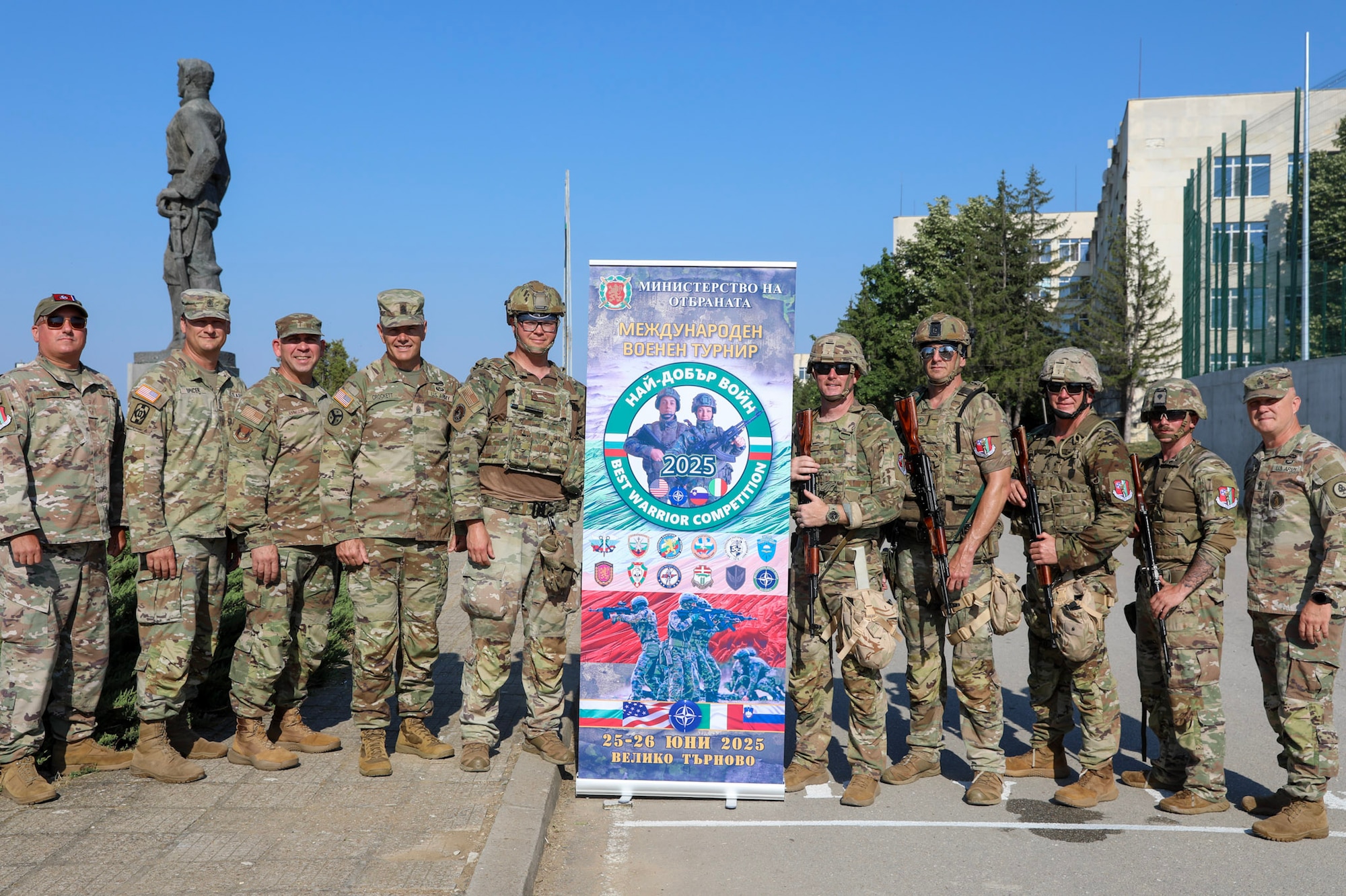Tennessee Army & Air National Guardsmen pose for a photo at the finish line