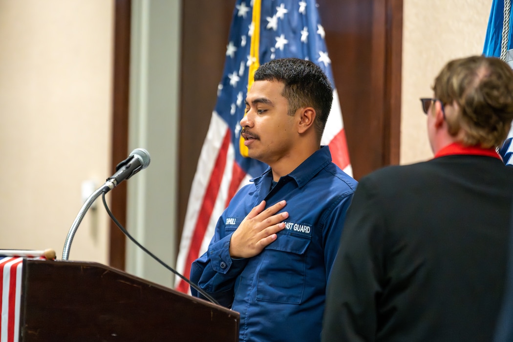 Man recites pledge of allegiance