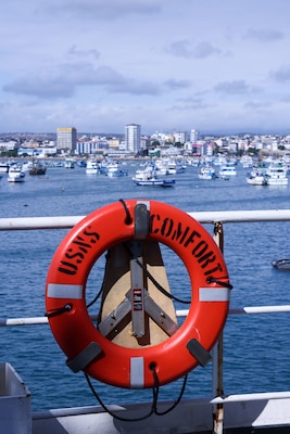 The Mercy-class hospital ship USNS Comfort (T-AH 20) arrives in Manta, Ecuador during Continuing Promise 2025, July 4, 2025. Continuing Promise 2025 is the 16th iteration of the U.S. 4th Fleet/U.S. Naval Forces Southern Command-led mission since 2007, which aims to foster goodwill, strengthen existing partnerships with partner nations, and form new partnerships between host nations, non-federal entities, and international organizations. (U.S. Army photo by Spc. Ethan McCubbins)