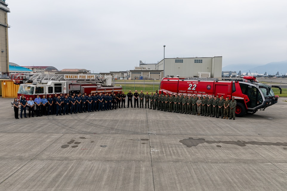 アメリカ海軍航空技術訓練センター厚木基地ワンピースチャレンジ 岩国基地で多国籍航空機回収訓練を実施 > Marine Corps Air Station
