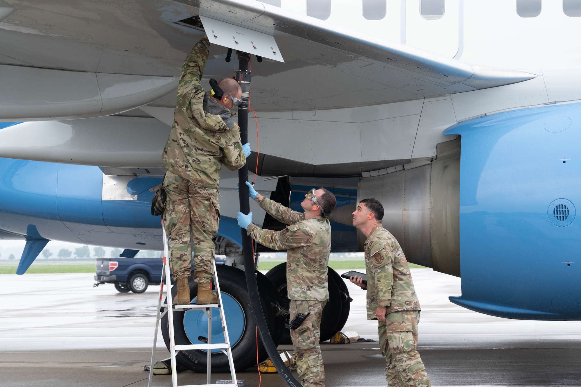 932nd Maintenance Group crew chiefs and the 375th Logistics Readiness Squadron personnel refuel a C-40C Clipper aircraft under its right wing during the Quartermaster Liquid Logistics Exercise (QLLEX) at Scott Air Force Base, Illinois, June 6, 2025. The QLLEX focused on giving Airmen valuable joint operations refueling training with active duty Air Force, U.S. Army Reserve, and Air National Guard personnel and resources. (U.S. photo by Tech. Sgt. Kari Siltz)