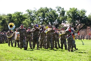 The 1st Infantry Division Artillery “Drumfire” conducts a change of command ceremony at Fort Riley, Kansas on May 30, 2025. Division Artillery provides a single proponent within 1st Inf. Div. for standardized fires certification and leader development while exemplifying effective Mission Command (Art 5.0); and supporting the seamless cross-attachment of units with common procedures and a shared understanding of the Fire's warfighting capabilities. (U.S. Army photo by Pfc. Rayvon Solla)
