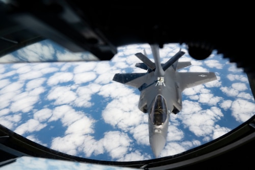F-35 fighter aircraft gets refueled by a KC-135