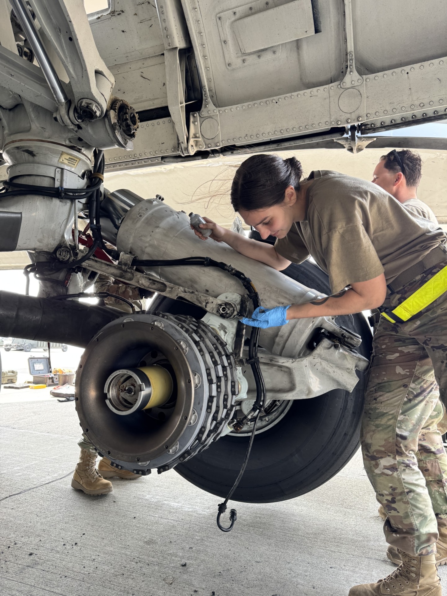 Airmen from the 105th Aircraft Maintenance Squadron and U.S. Air Force Reserve 315th Aircraft Maintenance Squadron work on a C-17 Globemaster III.