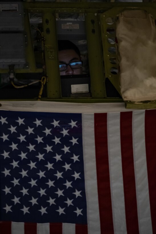 Airmen from the 105th Aircraft Maintenance Squadron and U.S. Air Force Reserve 315th Aircraft Maintenance Squadron work on a C-17 Globemaster III.