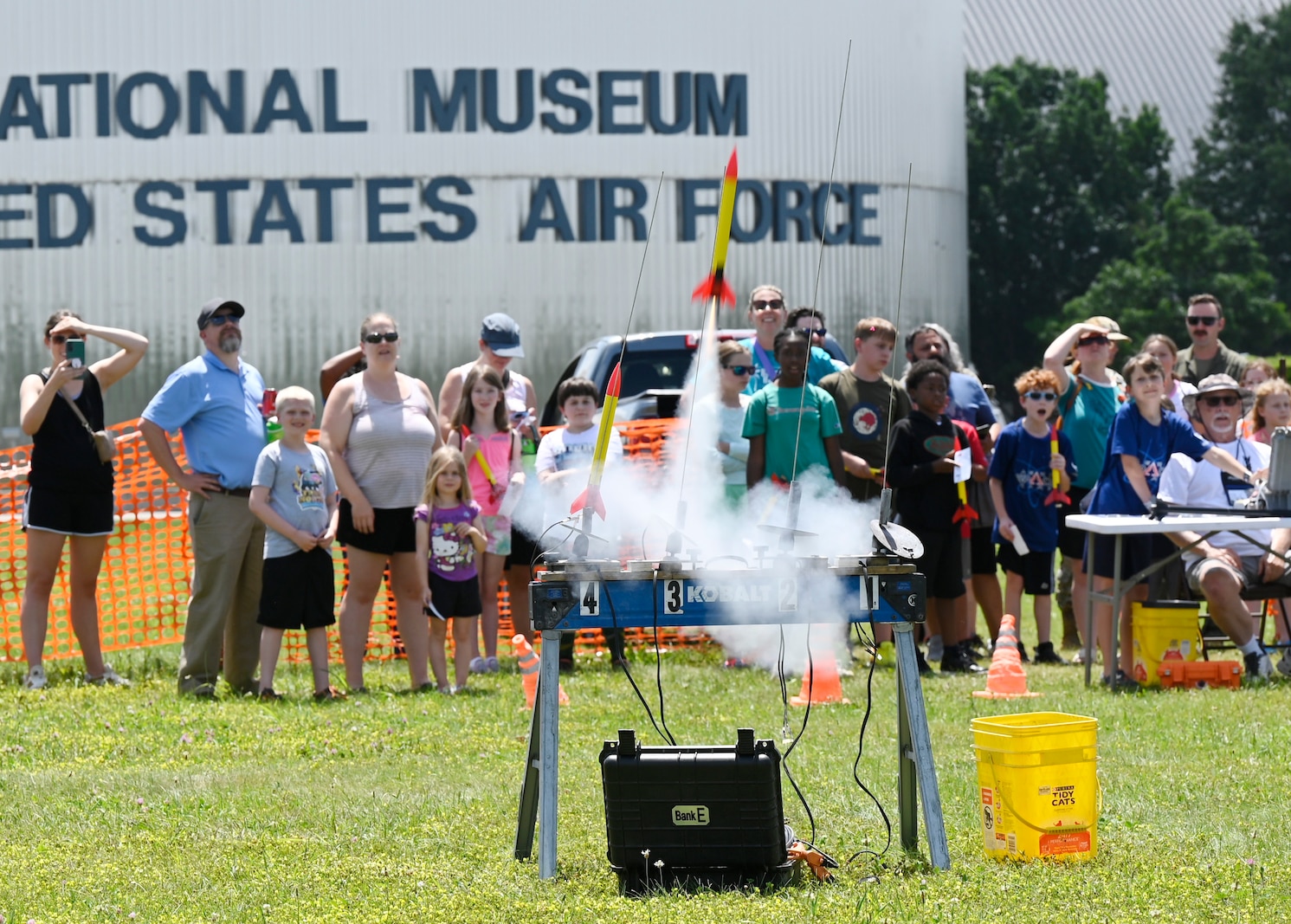 Students launch model rockets on the museum’s outdoor grounds during Aerospace Camp in summer 2025. The rockets soar into the air as campers and staff look on, celebrating successful STEM-based learning in action.
