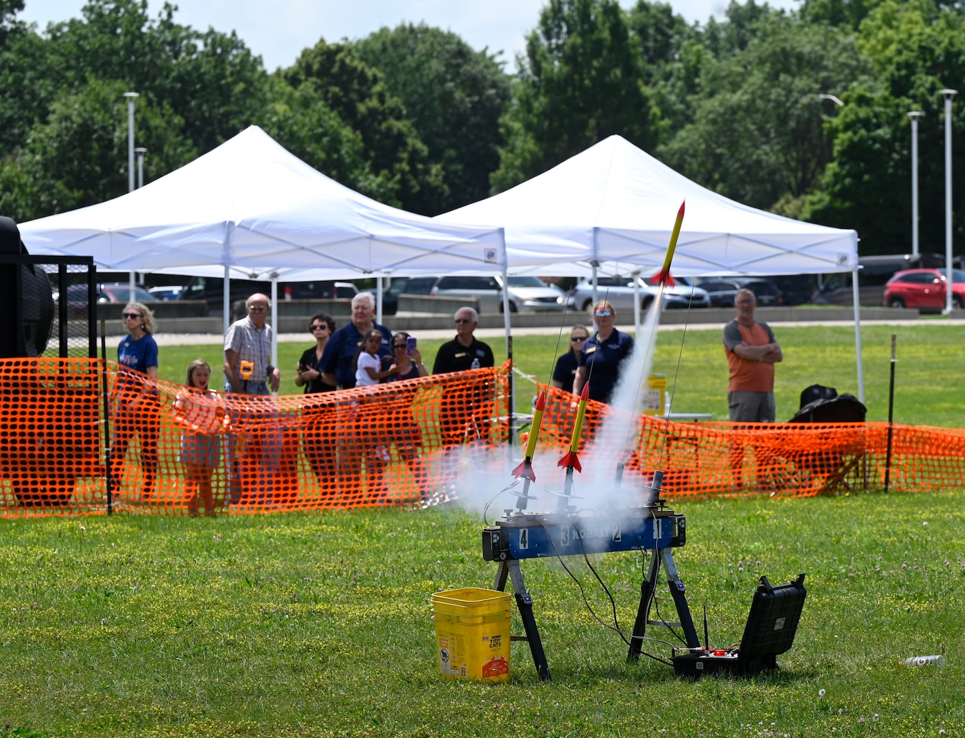 Students launch model rockets on the museum’s outdoor grounds during Aerospace Camp in summer 2025. The rockets soar into the air as campers and staff look on, celebrating successful STEM-based learning in action.