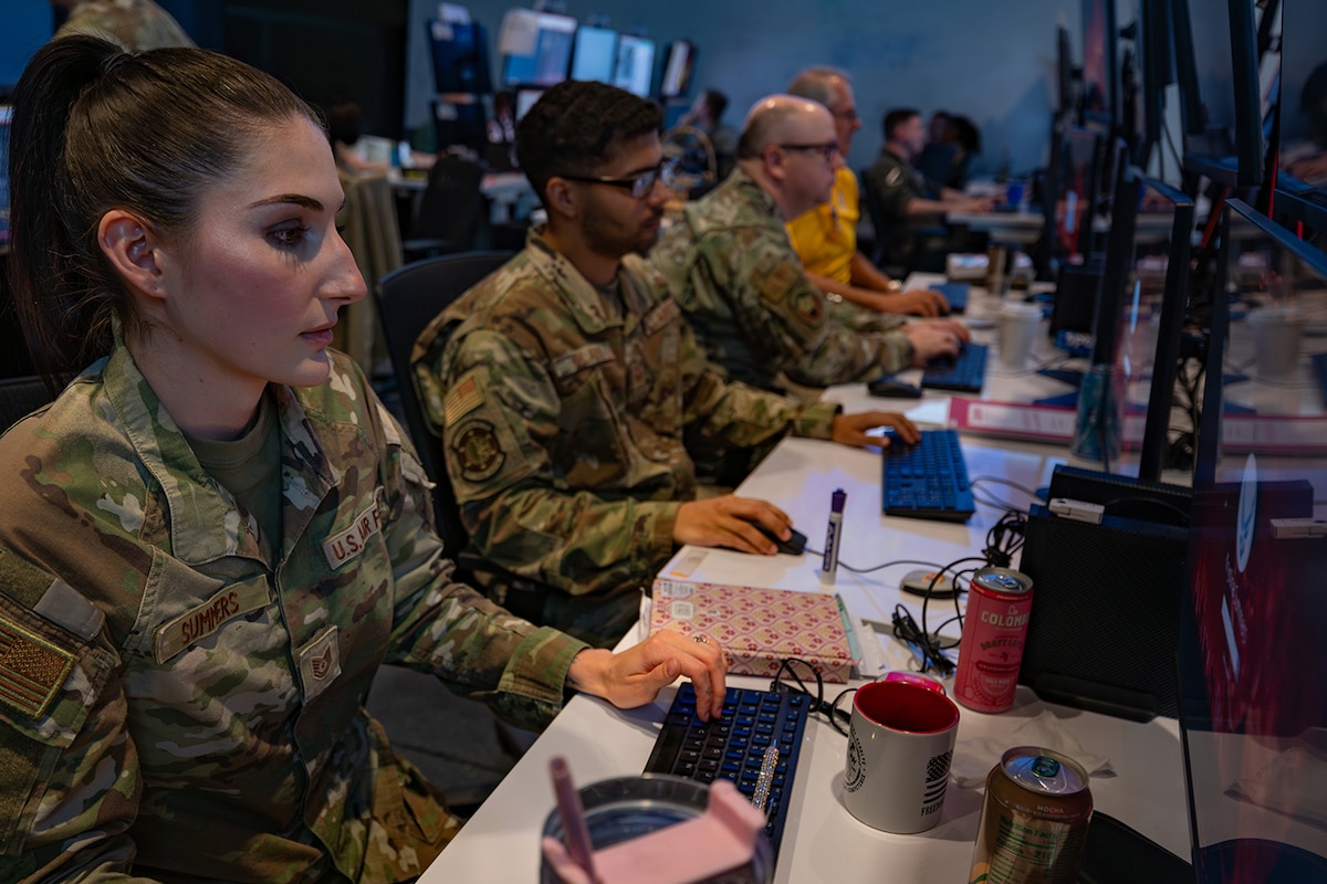 US Airmen working on computers
