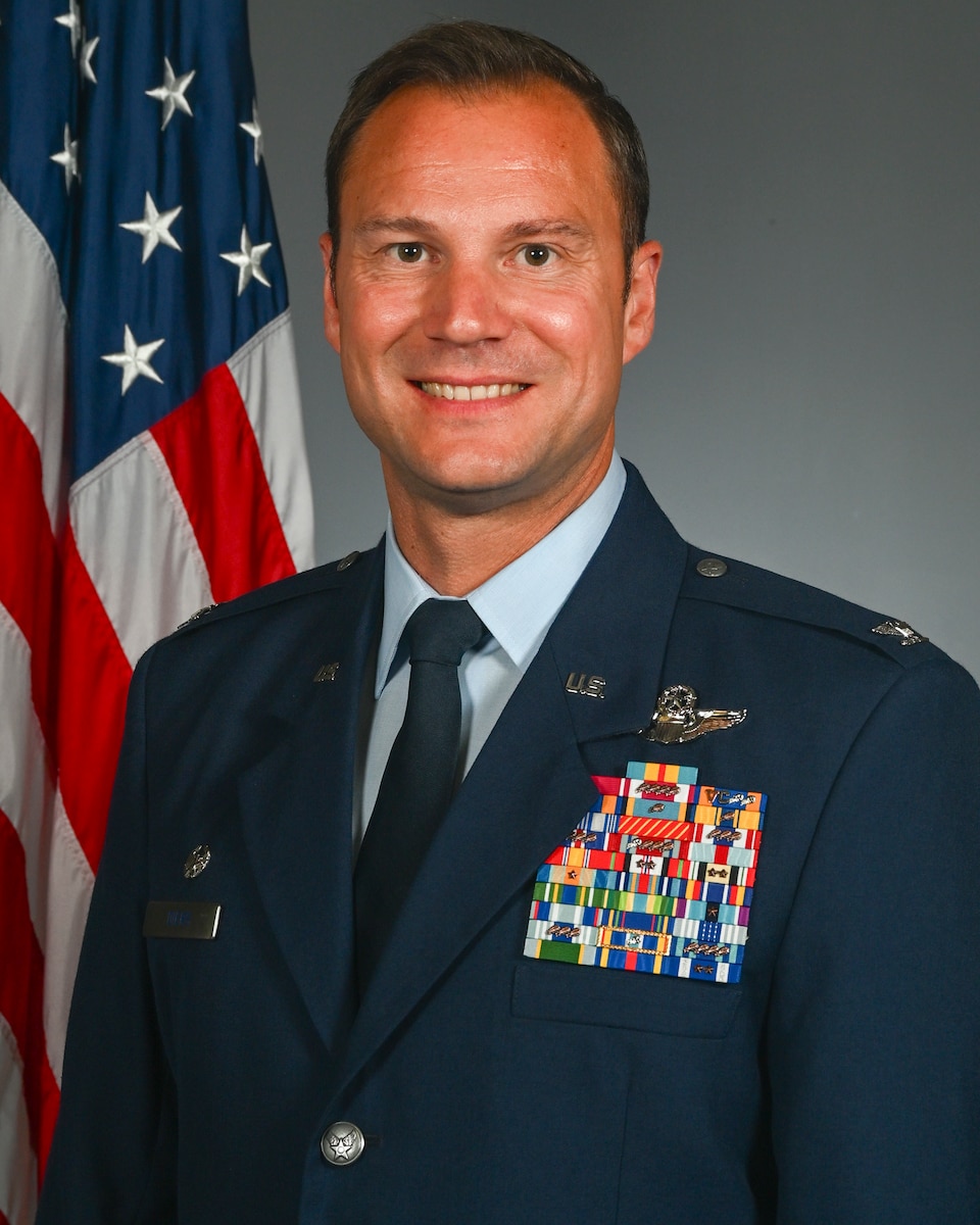 Official photo of Col. Diers