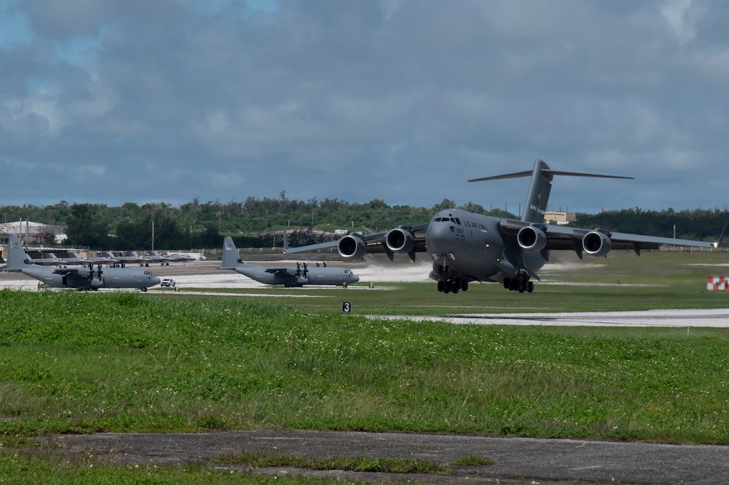 C-17 landing