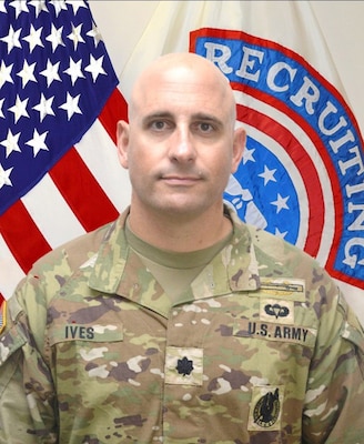 Headshot of incoming Battalion Commander of Tampa Recruiting Battalion