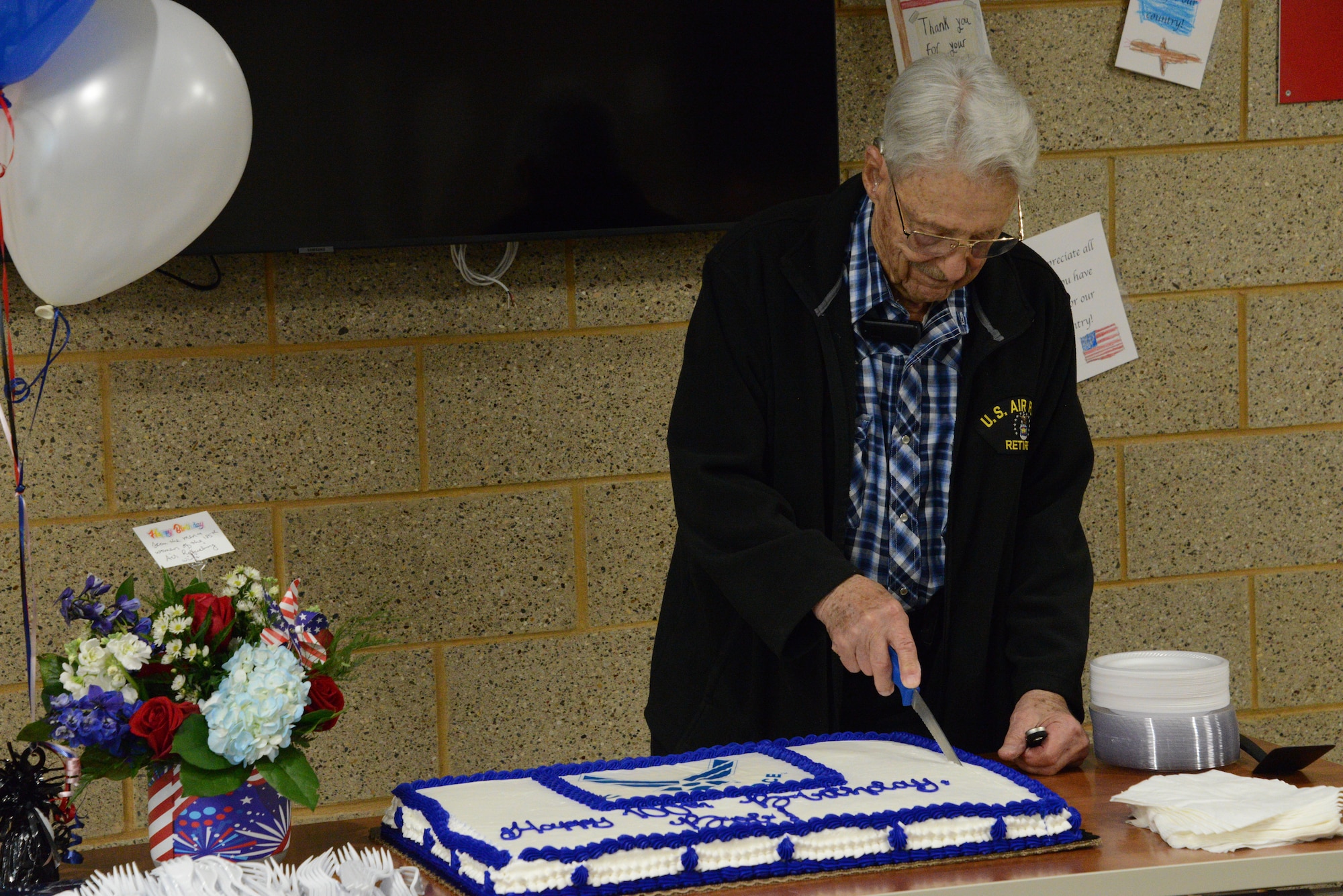 Robert Irwin cuts his 100th birthday celebration cake