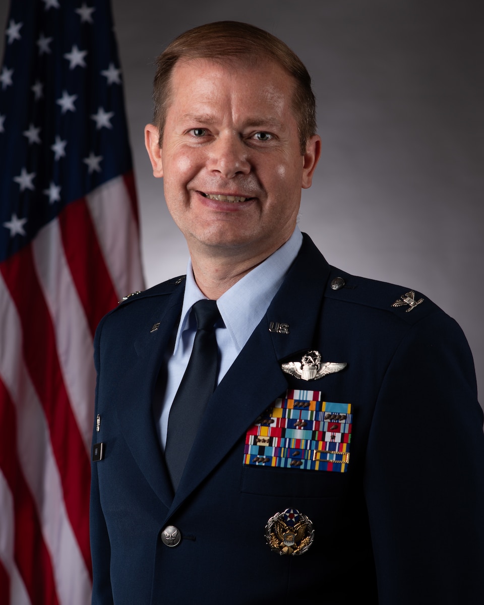 Official photo of U.S. Air Force Col. Richard Kind, 97th Air Mobility Wing commander.