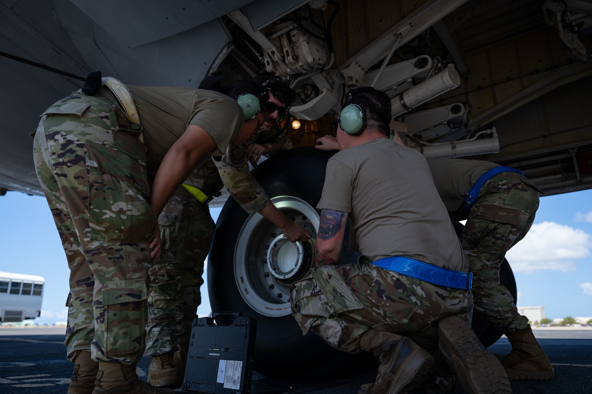 A U.S. Air Force Airman conducts impromptu training on a C-5M Super Galaxy aircraft assigned to the 439th Airlift Wing in support of the Air Force’s 2025 Department-Level Exercise series at Joint Base Pearl Harbor-Hickam, Hawai’i, July 10, 2025. This exercise is part of the first-in-a-generation DLE series, a new way of conducting operations in a contested, dynamic environment to build capabilities making a stronger, more lethal deterrent force. The DLE series encompasses all branches of the Department of Defense, along with Allies and partners, employing more than 400 Joint and coalition aircraft and more than 12,000 members at more than 50 locations across 3,000 miles. (U.S. Air Force photo by Tech. Sgt. Monica Roybal)