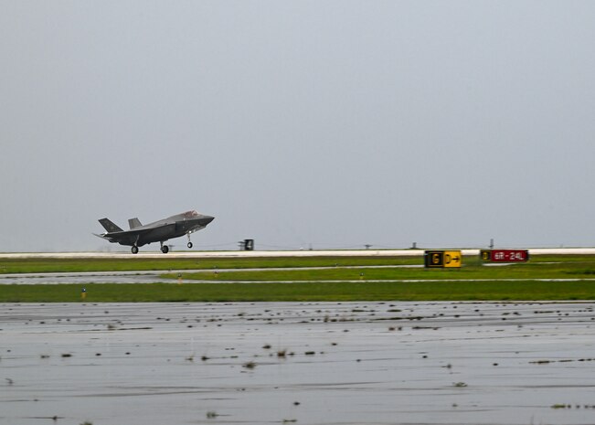 F-35 taking off from runway.