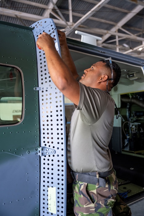 Airman fixes aircraft