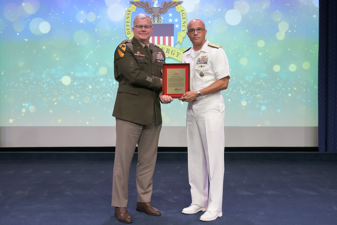 Defense Logistics Agency director and the DLA Energy commander pose for a picture.