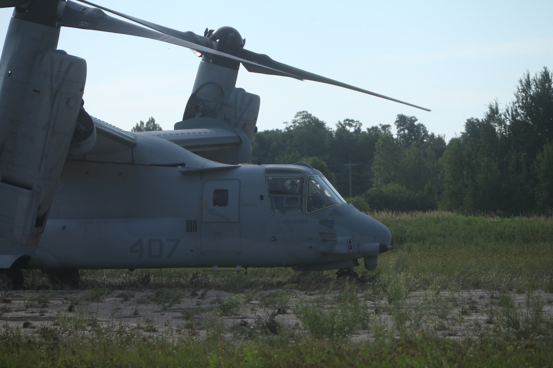 U.S. Marines disembark and offload equipment from an MV-22 Osprey ‘jump’ combat operations center event during Atlantic Alliance 25 (AA25)