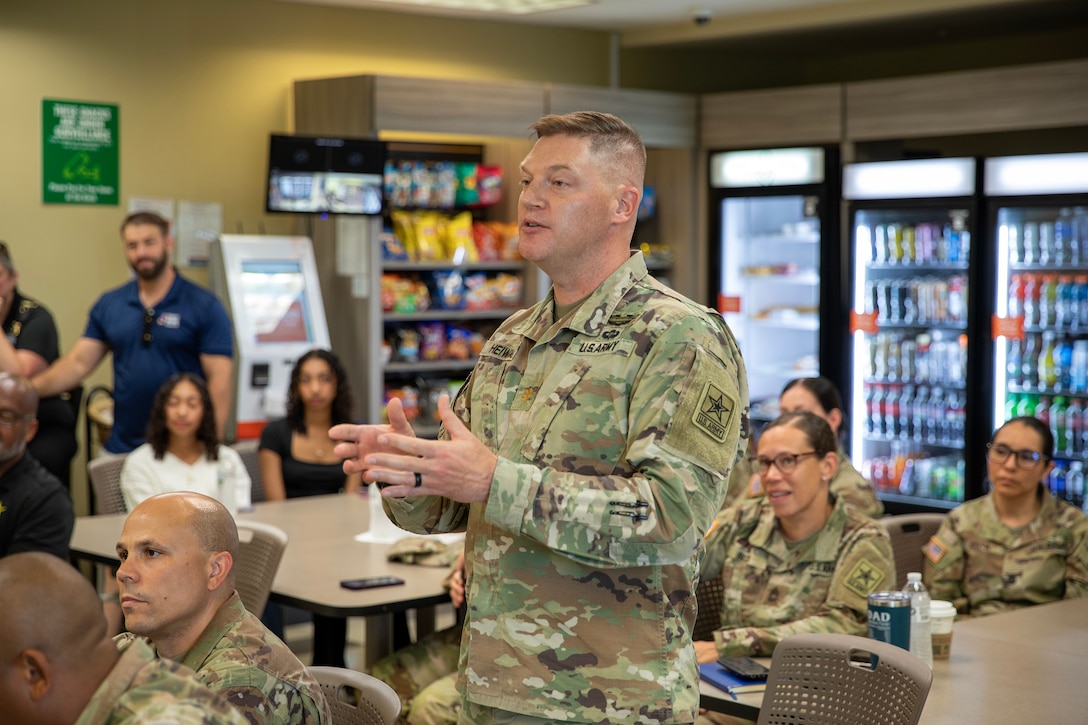 Putting people first: Chef Robert Irvine visits Fort Belvoir to champion warfighter wellness