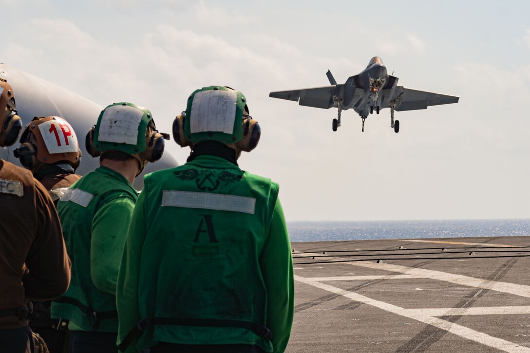 Sailors, assigned to air department, watch an F-35C Lightning II, attached to Strike Fighter Squadron (VFA) 147, land on the flight deck of the Nimitz-class aircraft carrier USS George Washington (CVN 73) while underway in the Celebes Sea, July 13, 2025. The George Washington Carrier Strike Group (GWA CSG) is conducting routine operations in the U.S. 7th Fleet area of operations. The George Washington is the U.S. Navy’s premier forward-deployed aircraft carrier, a long-standing symbol of the United States’ commitment to maintaining a free and open Indo-Pacific region, while operating alongside allies and partners across the U.S. Navy’s largest numbered fleet. (U.S. Navy photo by Mass Communication Specialist Seaman Ana Souza Young)