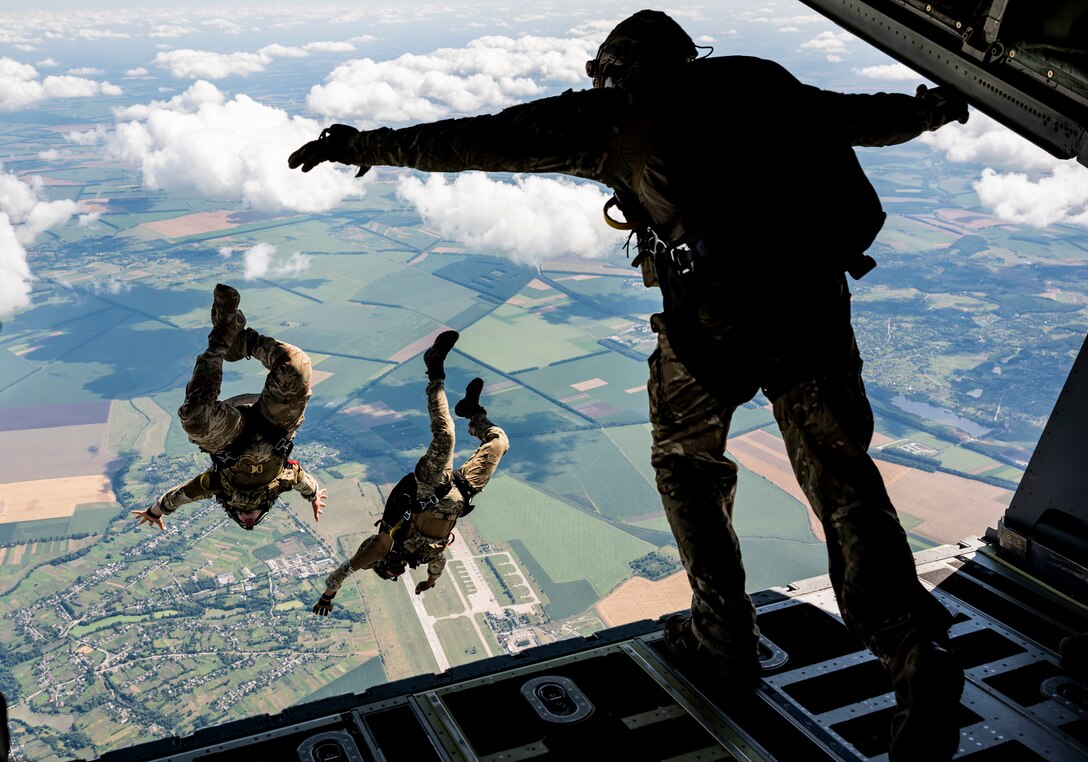 U.S. Air Force Special Tactics Operators assigned to the 24th Special Operations Wing, U.S. Army Special Forces Operators and Ukrainian Special Operations Forces execute a bi-lateral military free fall from a U.S. Air Force MC-130J Commando II assigned to the 352d Special Operations Wing near Vinnytsia, Ukraine