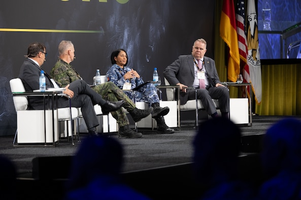 LANDEURO: World War Next Panel