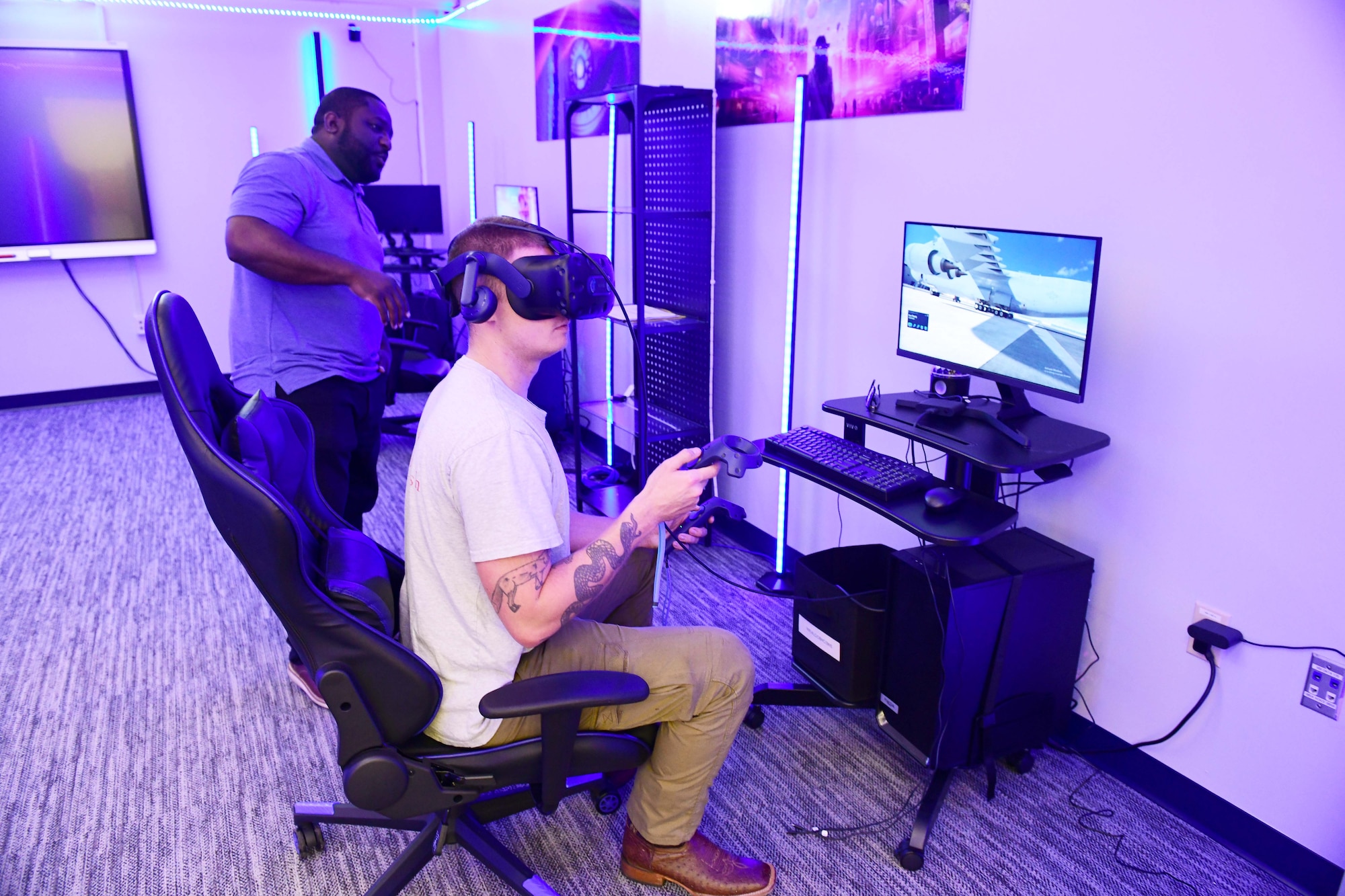 Aircraft mechanic uses virtual reality computer