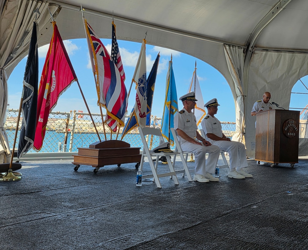 Defense Logistics Agency Energy commander gives remarks.