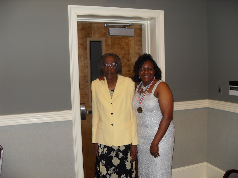 Keynote speaker Annette Young poses with her maternal great-aunt during the Talley Thomas family reunion in 2008.