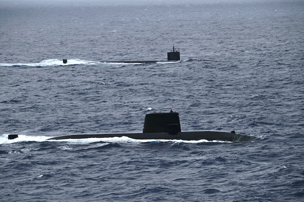 PACIFIC OCEAN (July 12, 2025) – The Los Angeles-class fast-attack submarine USS Santa Fe (SSN 763) and a Japan Maritime Self-Defense Force (JMSDF) submarine steam alongside one another during Submarine Exercise (SUBEX) 25-1, in the Pacific Ocean, July 12. SUBEX 25-1 was a two-day exercise between the U.S. Navy and JMSDF in the vicinity of Yokosuka to advance joint submarine capabilities and operations. Commander, Submarine Group 7 directs forward-deployed, combat capable forces across the full spectrum of undersea warfare throughout the Western Pacific, Indian Ocean, and Arabian Sea. (Photo courtesy of JMSDF)