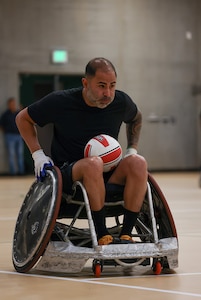 U.S. Army Capt. Carlos Rivera conducts drills at wheelchair rugby practice during the 2025 Department of Defense Warrior Games practice sessions at Fort Carson, Colorado, July 14, 2025.