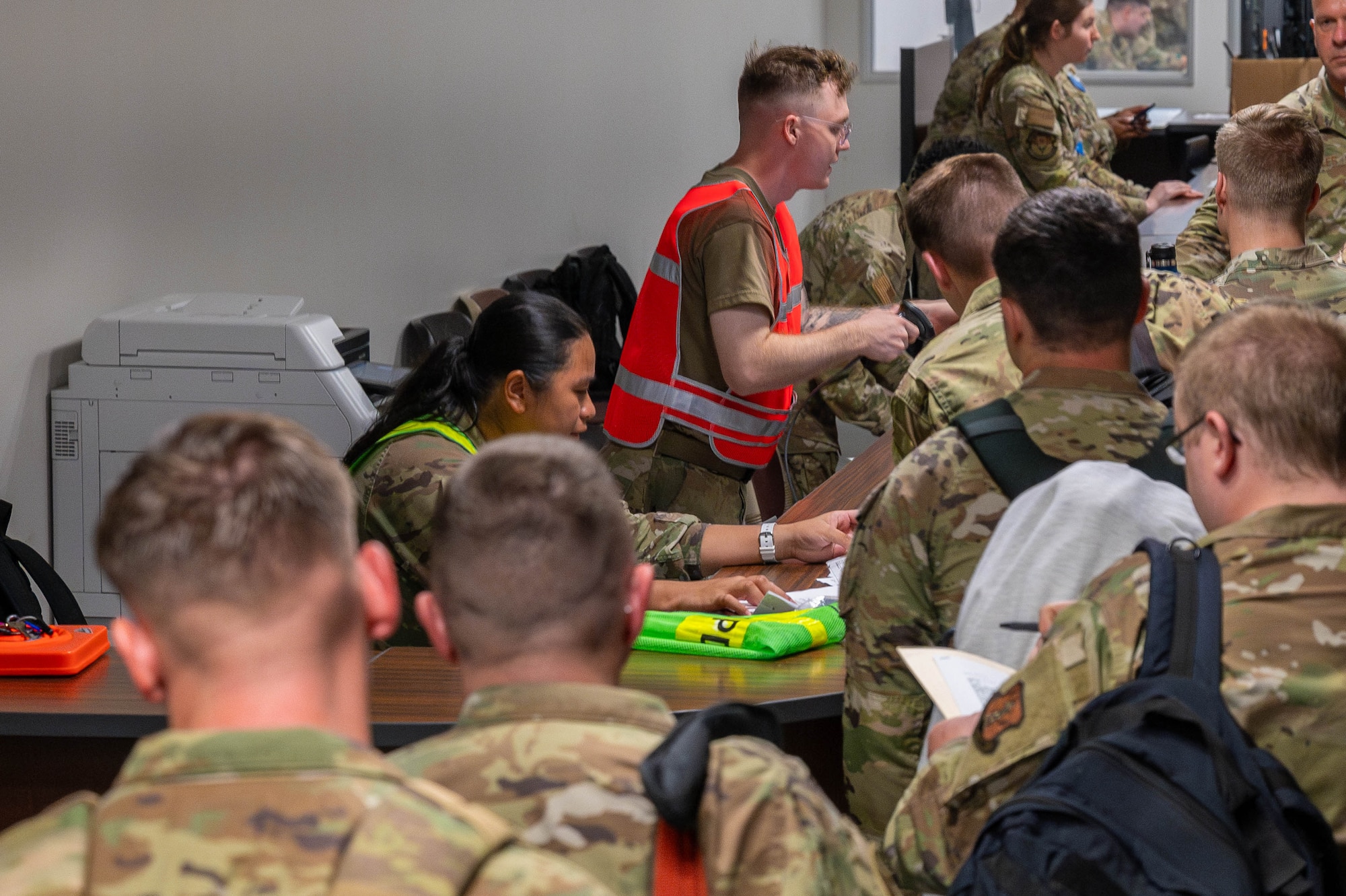 Military members behind a desk, process incoming deployed military members.