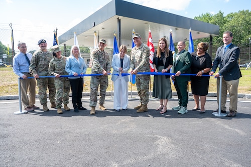 Image of ribbon cutting