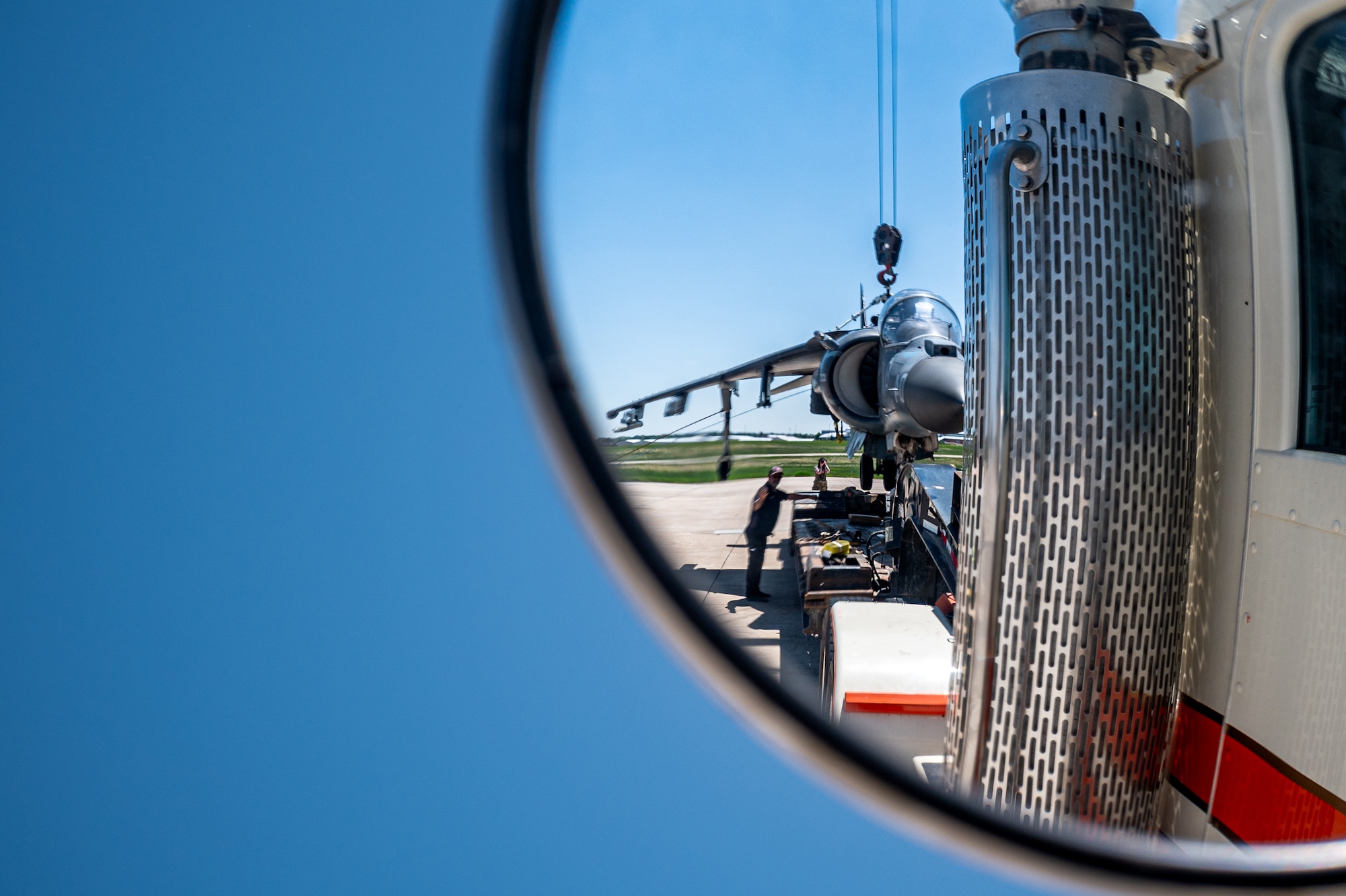 jet gets lowered onto truck
