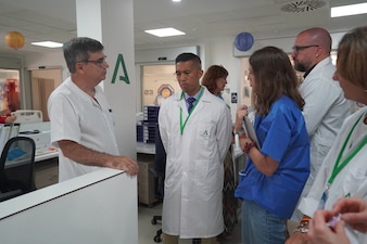 250623-N-FT324-6565. ROTA, SPAIN (June 23, 2025). Capt. Michael Mercado, Director of U.S. Naval Hospital Rota, engages with staff during a tour of Hospital Universitario Puerta del Mar, focusing on enhancing collaborative healthcare efforts and reinforcing the vital partnership that supports warfighters and their families overseas. (U.S. Navy Photo Released by Lt. Cmdr. Alicia Sacks)