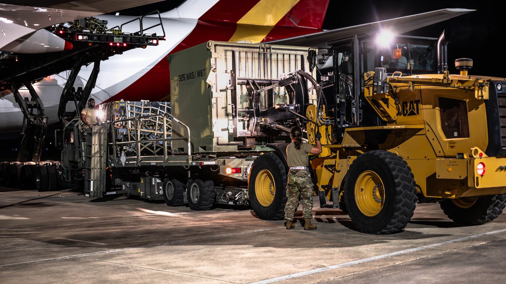 U.S. Airmen load cargo onto a Boeing 747 aircraft