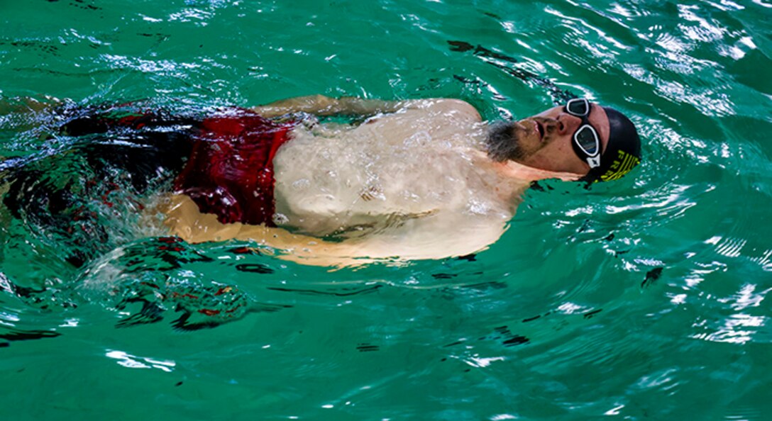 U.S. Army veteran Jeremy Ditlevson conducts warm-up laps at swimming practice during the 2025 Department of Defense Warrior Games practice sessions at Fort Carson, Colorado, July 13, 2025.