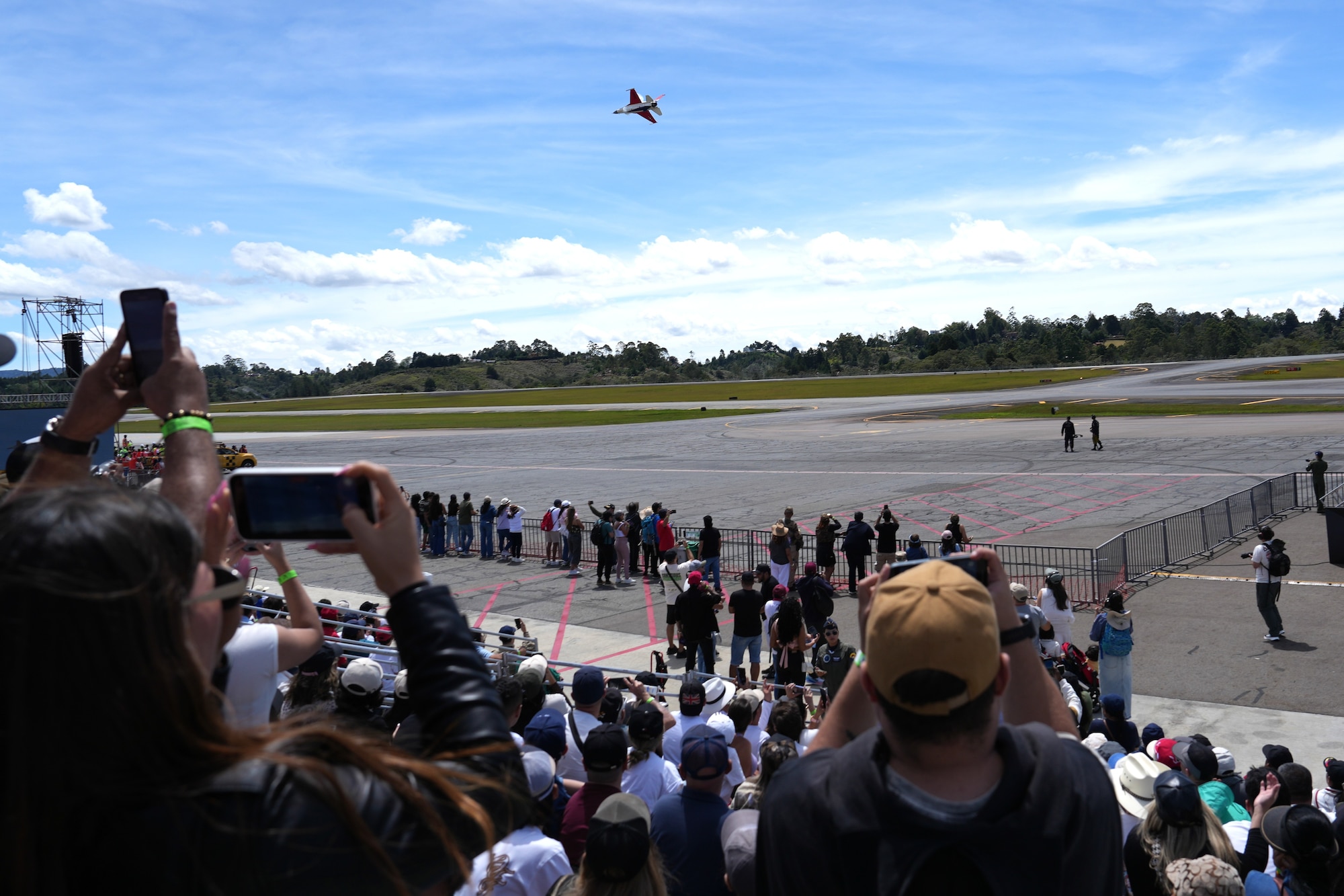 U.S. Air Force Maj. Taylor Hiester, F-16 Viper Demonstration Team commander and pilot, performs aerial maneuvers during F-AIR 2025, the Colombia Feria Aeronáutica Internacional, at the José María Córdova International Airport in Rionegro, Antioquia, Colombia, July 12, 2025. The U.S. is an enduring, committed partner with robust engagement in Colombia and throughout Latin America and the Caribbean. (U.S. Air Force photo by Staff Sgt. Ariel O’Shea)