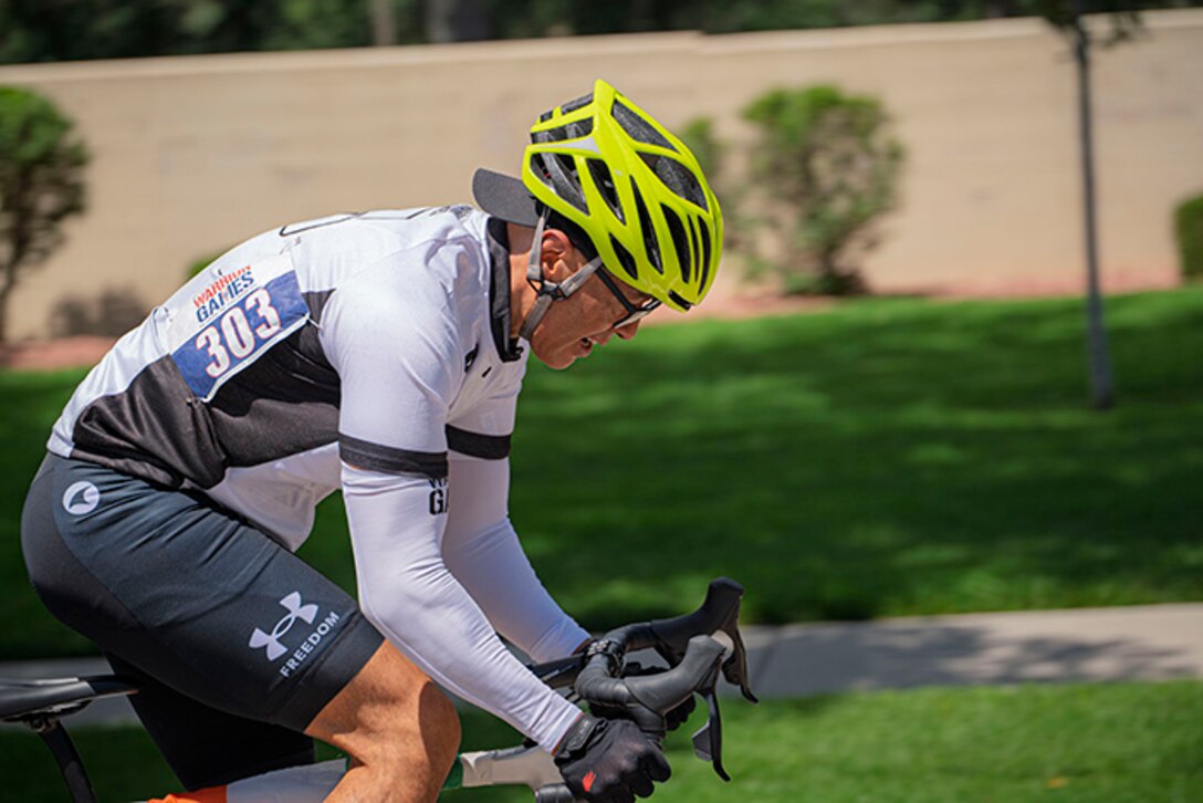 U.S. Army Sgt. 1st Class David Hong competes in the men's upright bicycle road race at the cycling event during the 2025 Department of Defense Warrior Games at Colorado Springs, Colorado, July 19, 2025.