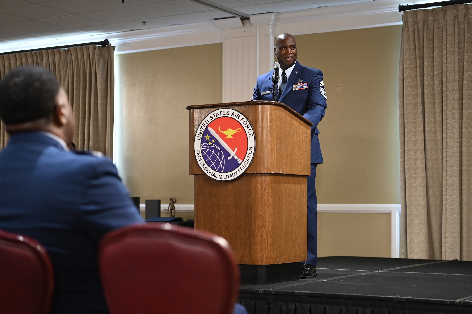 Airman receives award