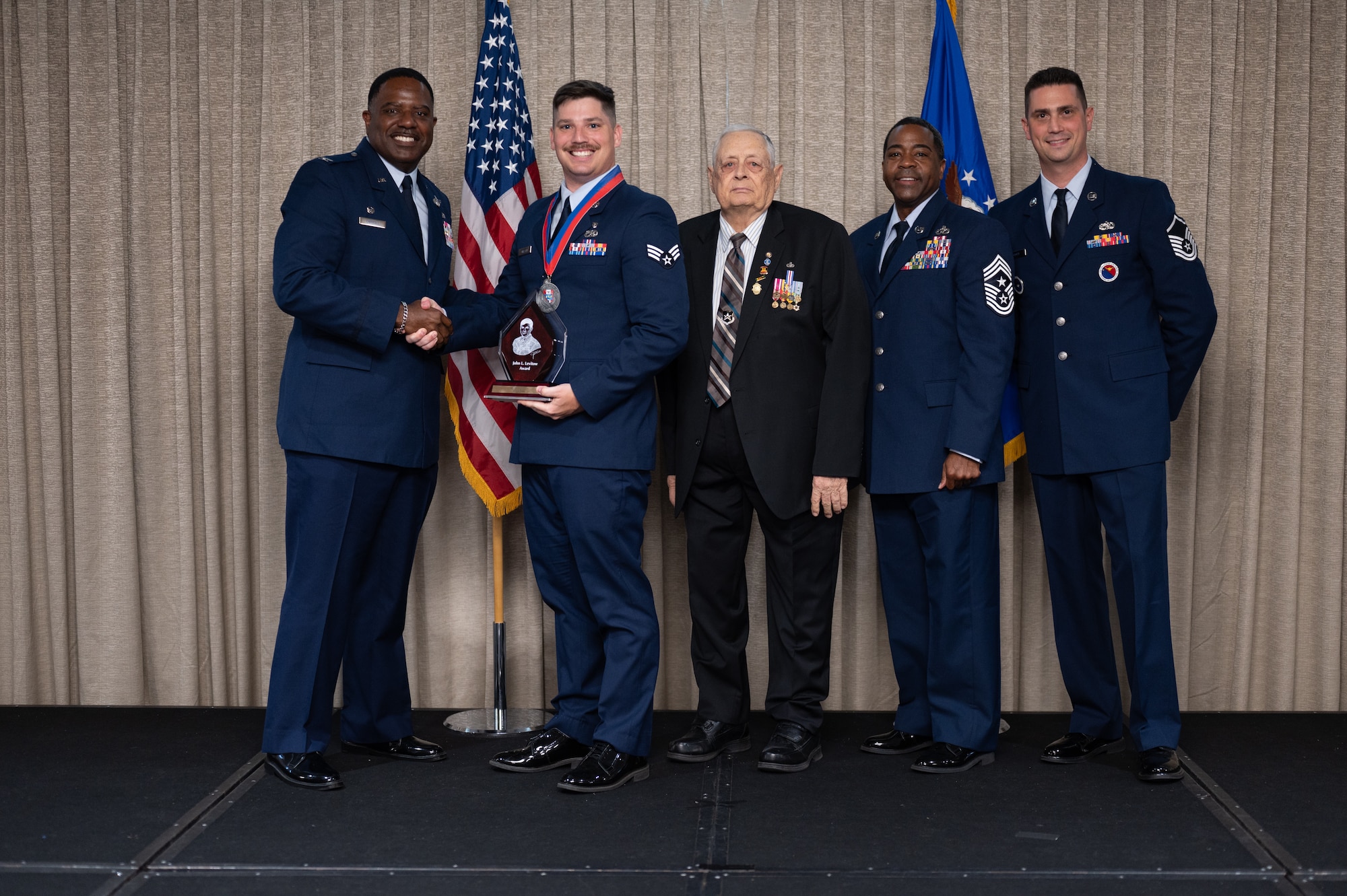 Airman receives award